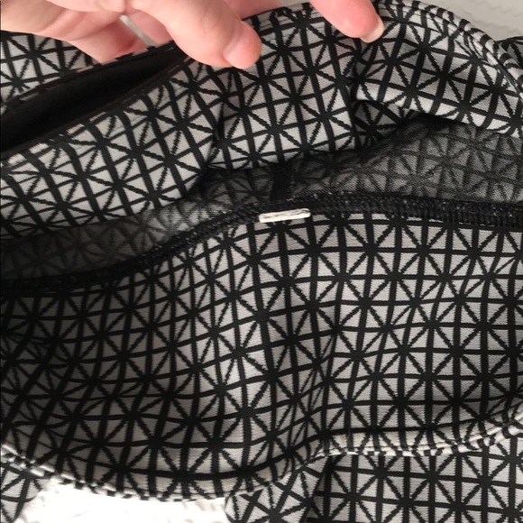 Grey and black design lululemon legging - Picture 6 of 7